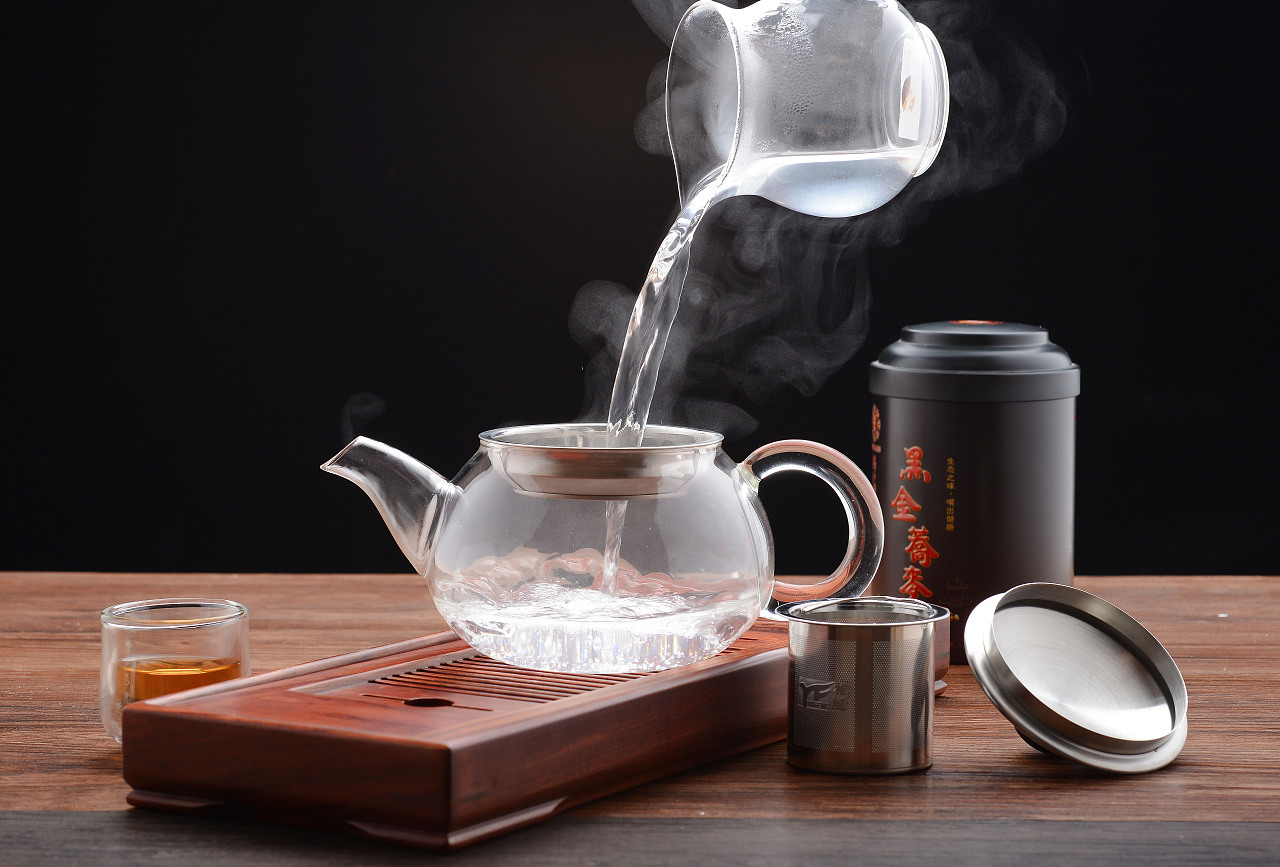 光影藝術(shù)中的匠心之作 一組玻璃茶具的市場推廣攝影
